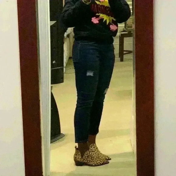 Kensie Jeans Distressed Straight Jeans. - Picture 3 of 7